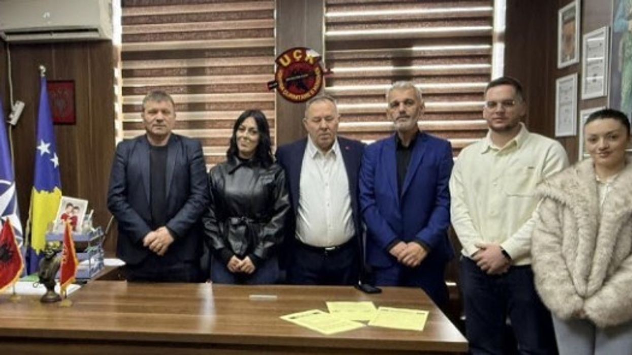 Nis peticioni kombëtar në mbështetje të ish-krerëve të UÇK-së Nis peticioni kombëtar në mbështetje të ish-krerëve të UÇK-së