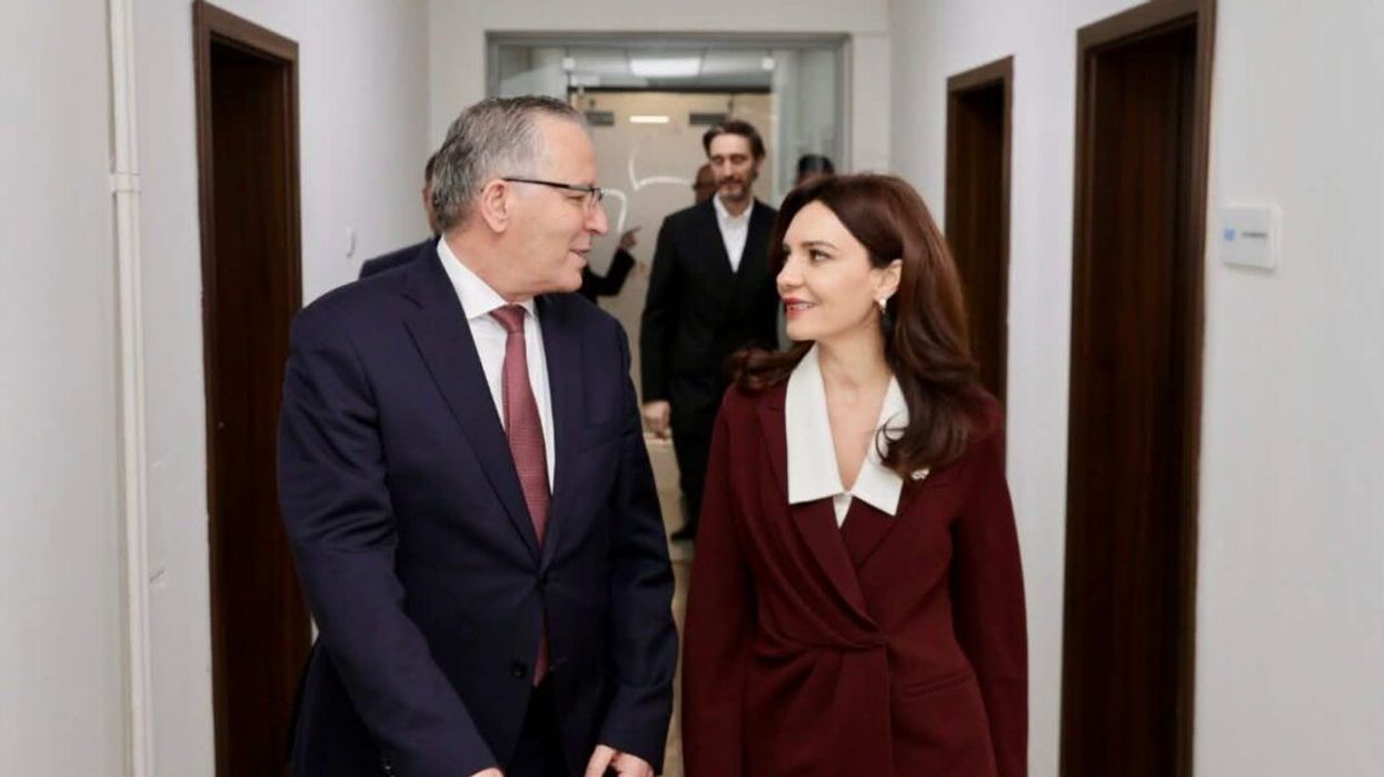 Hamza pret Spiropalin: PDK kërkon agjendë të përbashkët për sfidat kombëtare Hamza pret Spiropalin: PDK kërkon agjendë të përbashkët për sfidat kombëtare