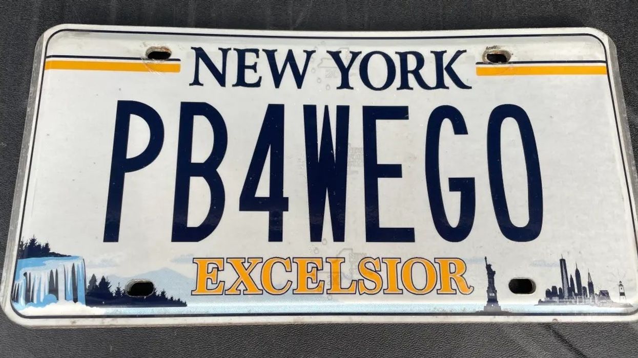 Guvernatorja e Nju Jorkut ndërhyn për të ndihmuar një gjysh që të mbante targën e personalizuar “PB4WEGO” Guvernatorja e Nju Jorkut ndërhyn për të ndihmuar një gjysh që të mbante targën e personalizuar “PB4WEGO”