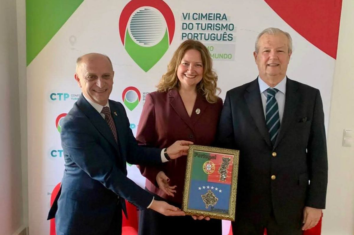 Nënshkruhet marrëveshja e parë e bashkëpunimit në turizëm mes Kosovës dhe Portugalisë Nënshkruhet marrëveshja e parë e bashkëpunimit në turizëm mes Kosovës dhe Portugalisë