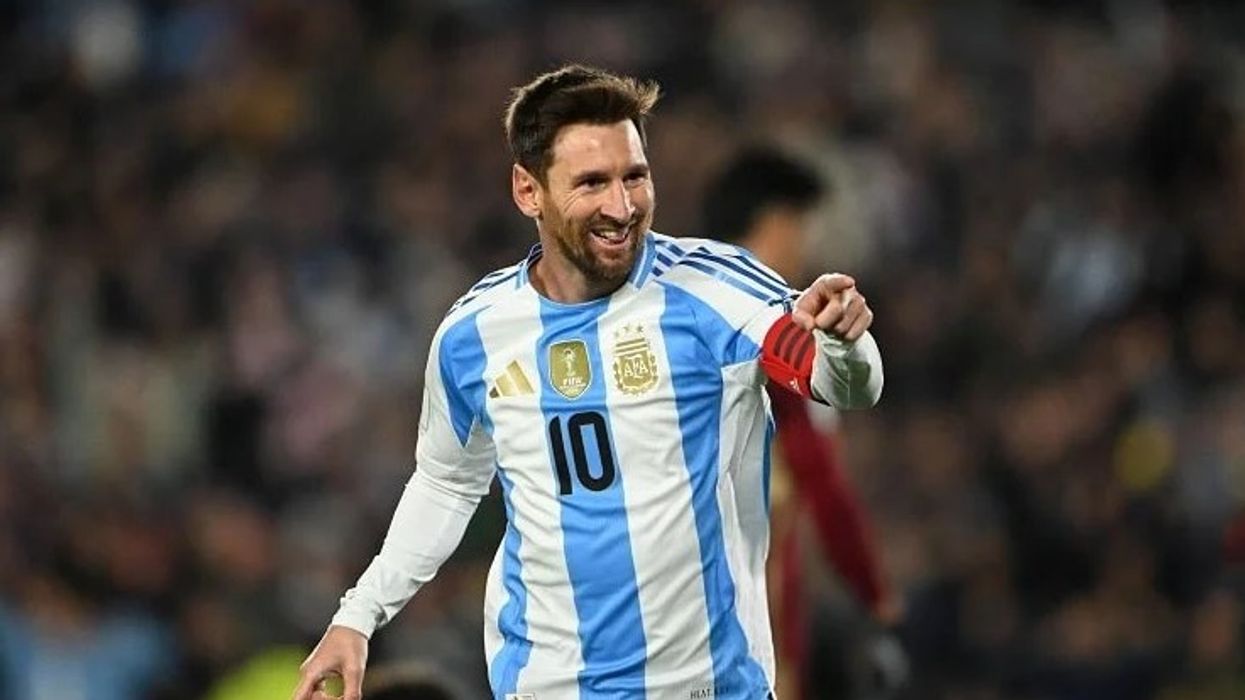 “Si idiot, nuk mund të flas me personalitete të famshme”: Lionel Messi i mërzitur me veten që nuk di anglisht “Si idiot, nuk mund të flas me personalitete të famshme”: Lionel Messi i mërzitur me veten që nuk di anglisht