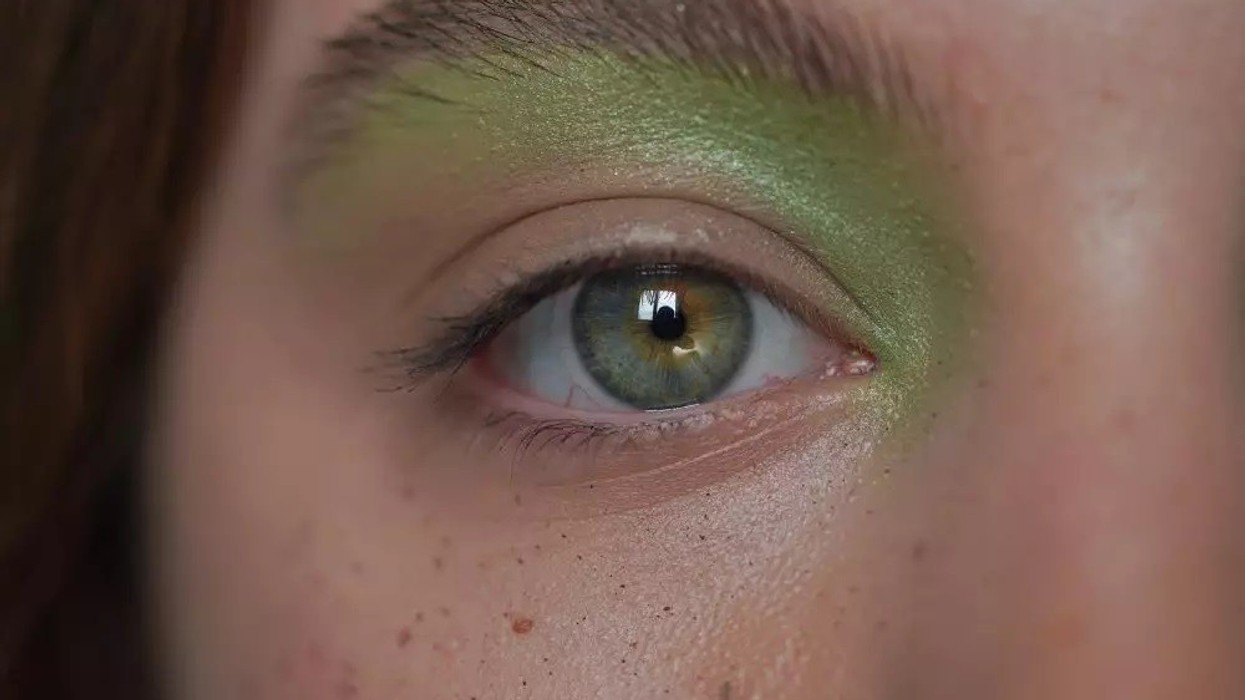 Grimi perfekt për sytë e gjelbër: Nuancat që i bëjnë të shkëlqejnë