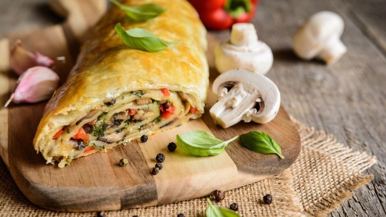 Pite me spec të pjekur: Një pjatë që adhurohet nga të gjithë Pite me spec të pjekur: Një pjatë që adhurohet nga të gjithë