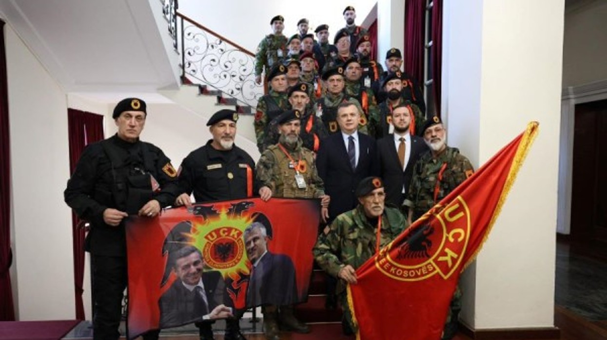 Balla publikon pamje me ish -luftëtarë të UÇK-së në Kuvend të Shqipërisë: Liria ka emër