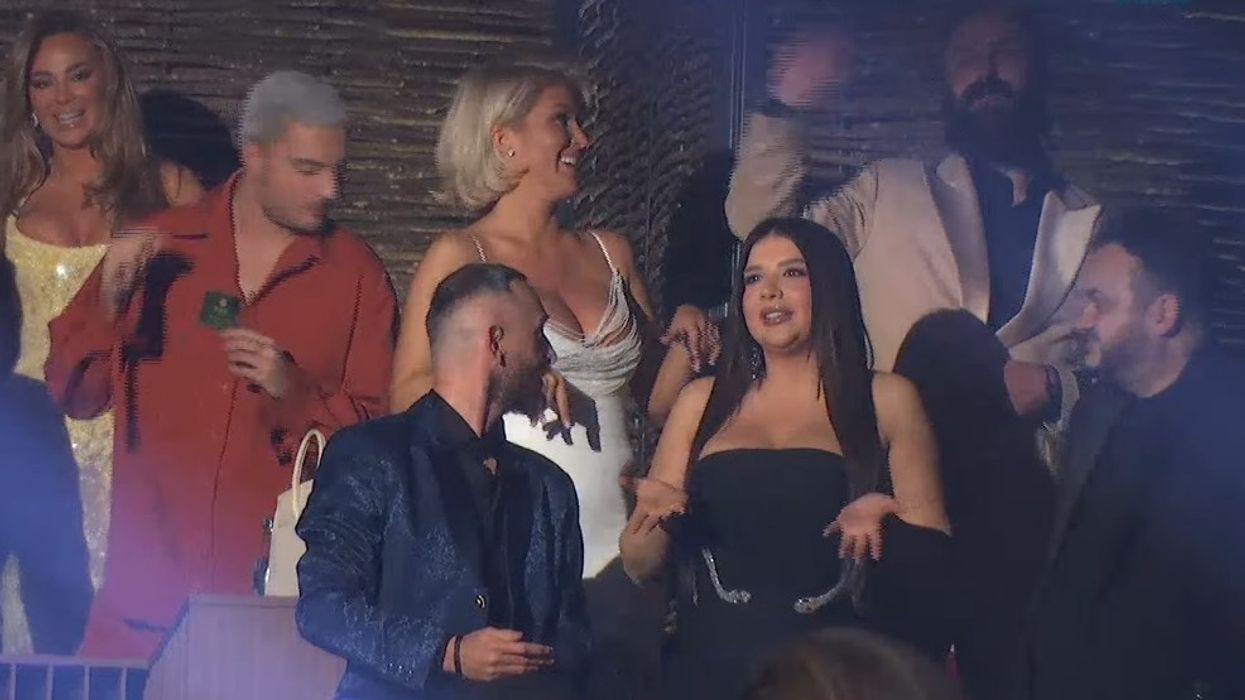 Alba rikthehet në finalen e Big Brother VIP Kosova 4, shfaqet pa mbulesë Alba rikthehet në finalen e Big Brother VIP Kosova 4, shfaqet pa mbulesë