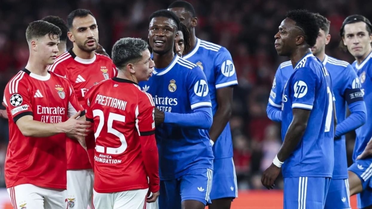 Benfica pezullon pesë anëtarë të klubit për sjellje raciste ndaj Real Madridit Benfica pezullon pesë anëtarë të klubit për sjellje raciste ndaj Real Madridit