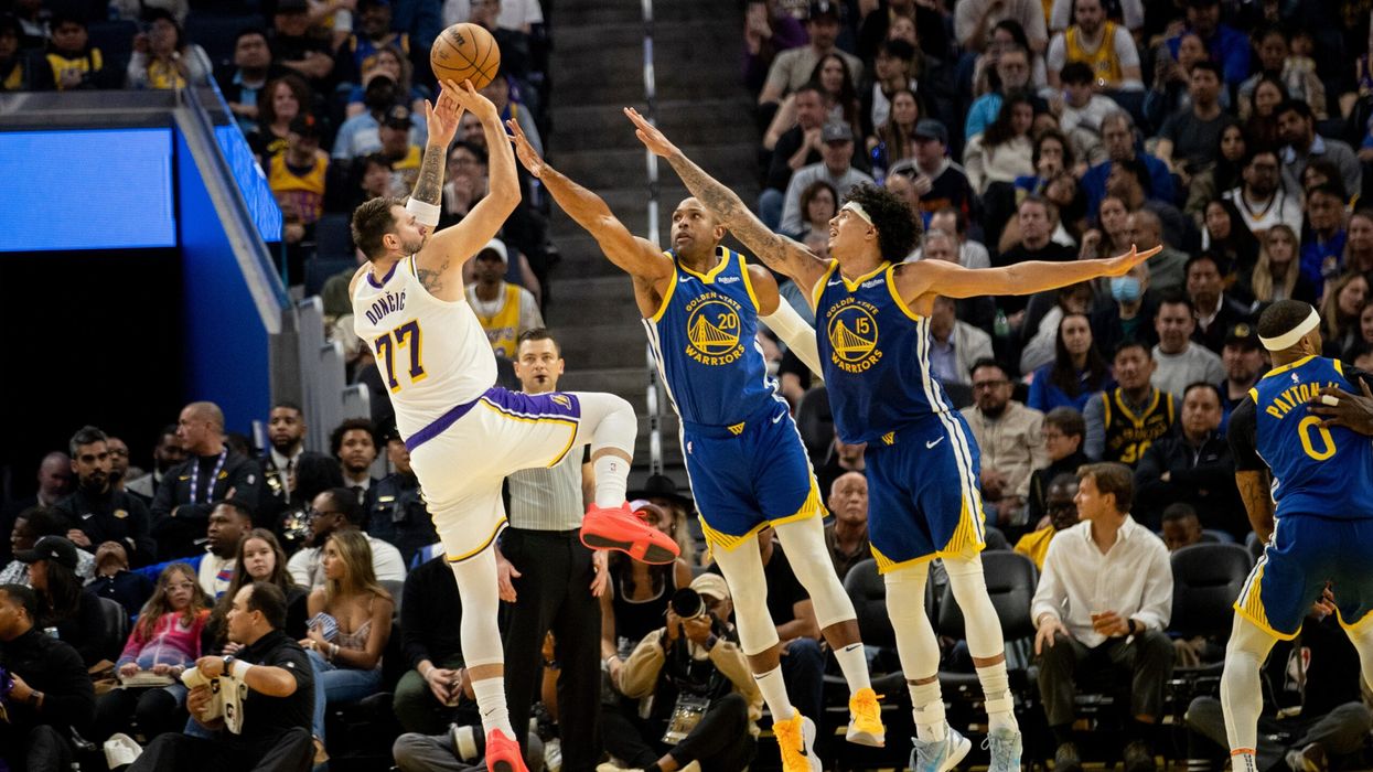 Doncic shkëlqen, Lakers i japin fund serisë së humbjeve Doncic shkëlqen, Lakers i japin fund serisë së humbjeve
