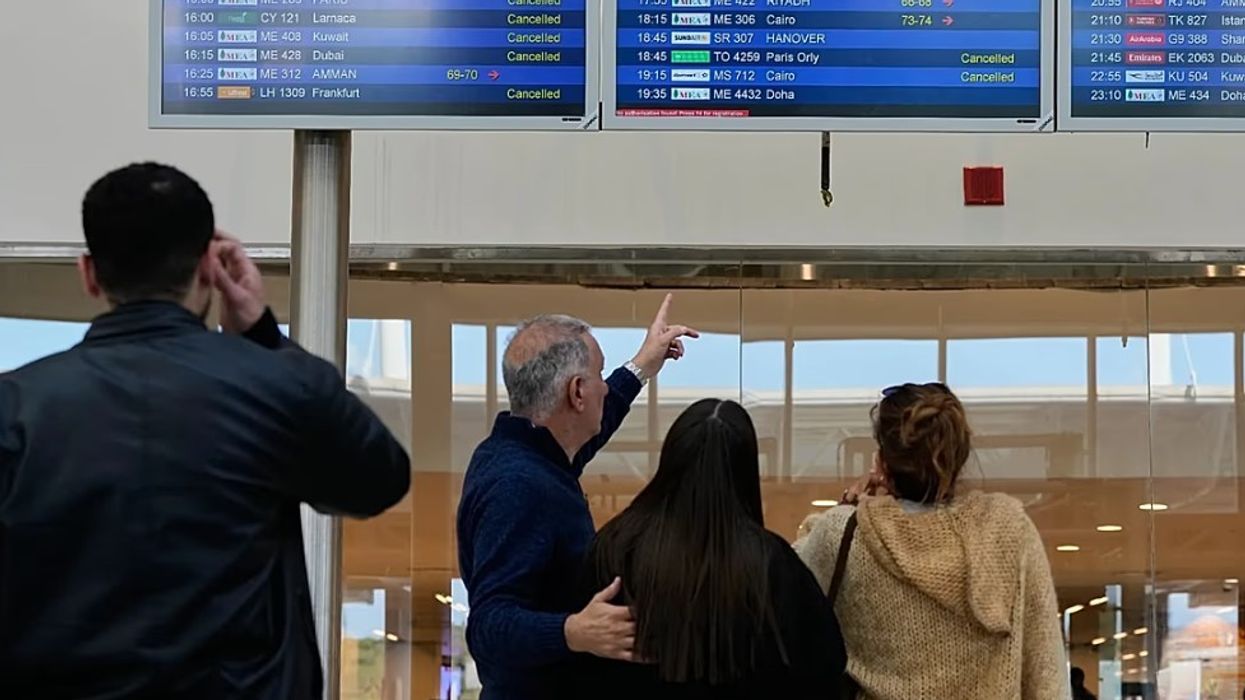 Sulmet ndaj Iranit, raportohet për 19,000 fluturime të vonuara ndërsa disa vende mbyllën hapësirën e tyre ajrore Sulmet ndaj Iranit, raportohet për 19,000 fluturime të vonuara ndërsa disa vende mbyllën hapësirën e tyre ajrore