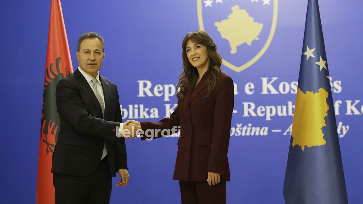 Peleshi nis vizitën në Kosovë, u prit në takim nga Haxhiu Peleshi nis vizitën në Kosovë, u prit në takim nga Haxhiu