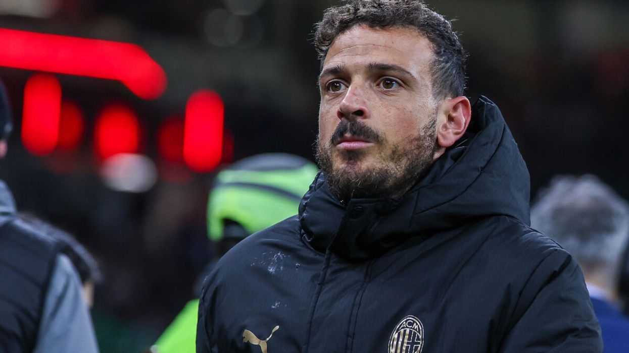 Florenzi mbron yllin e madh të Milanit dhe vë në dyshim zgjedhjet taktike për pozicionimin e tij Florenzi mbron yllin e madh të Milanit dhe vë në dyshim zgjedhjet taktike për pozicionimin e tij