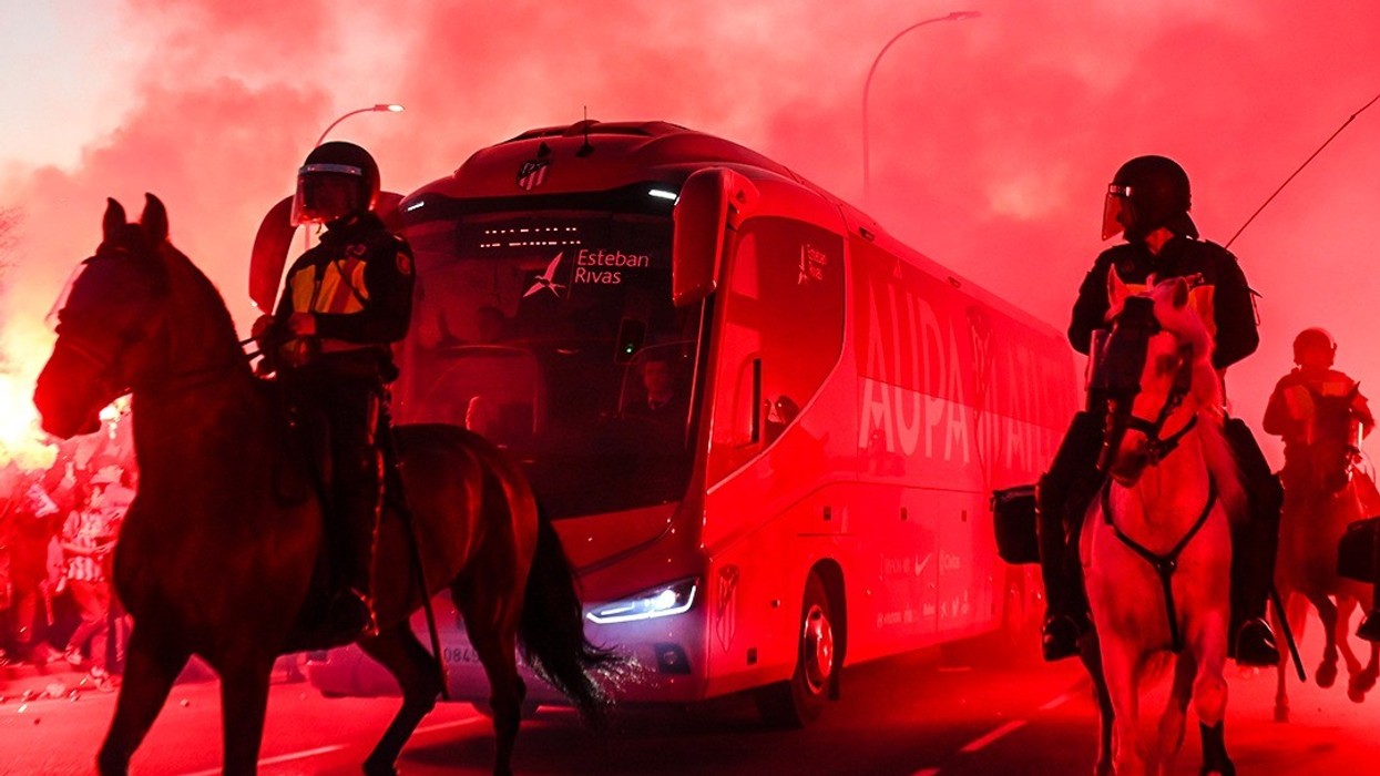 Autobusi i Atletico Madridit u përplas nga tifozët e Barçës me të mbërritur në ‘Camp Nou’