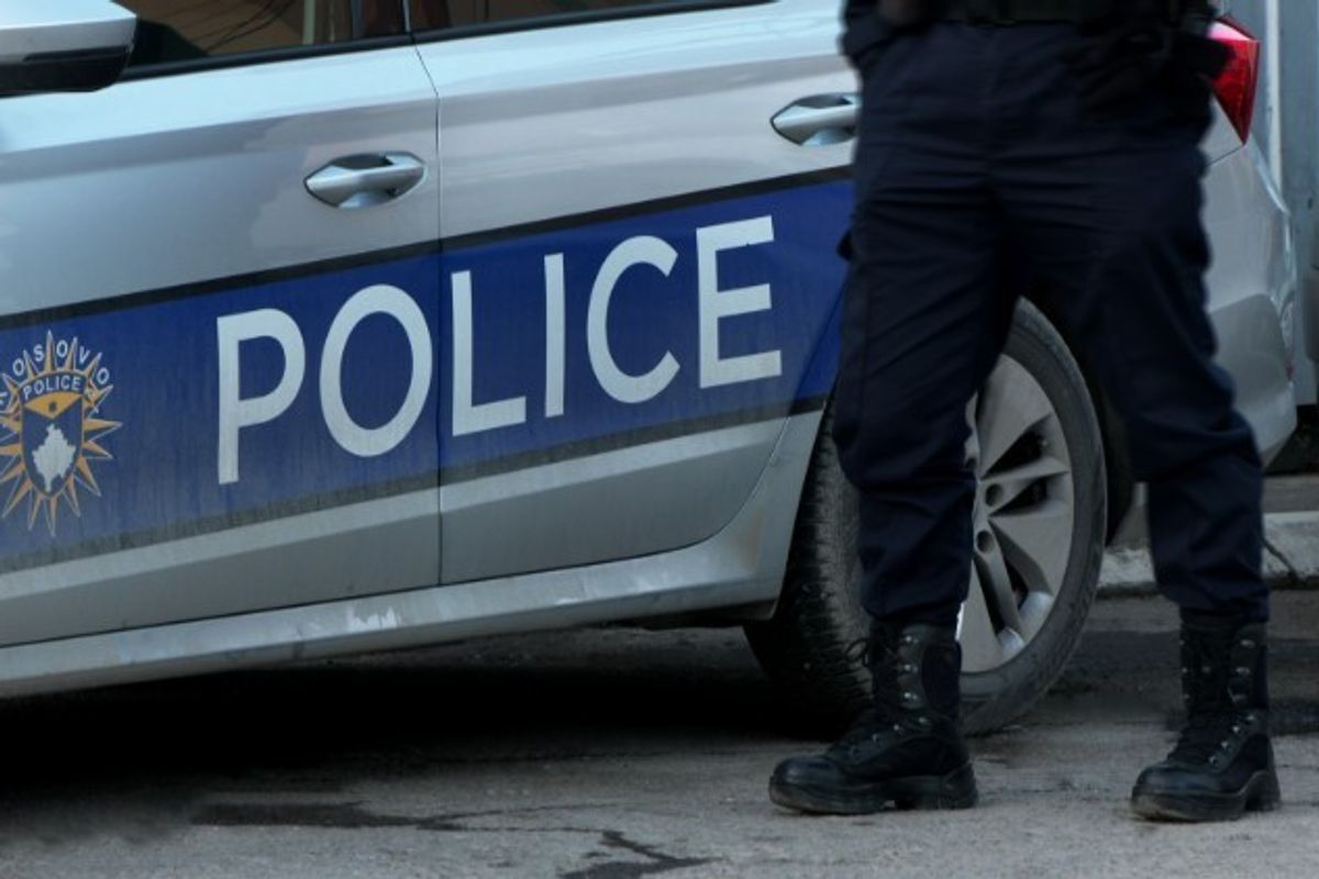 Për një mosmarrëveshje në komunikacion përleshen dy burra në Fushë Kosovë – marrin tretman mjekësor Për një mosmarrëveshje në komunikacion përleshen dy burra në Fushë Kosovë – marrin tretman mjekësor