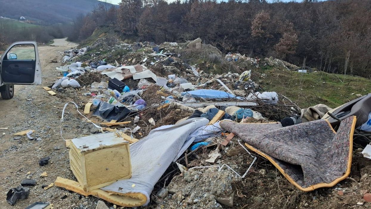 Largohet deponia më e madhe ilegale në fshatin Karaq të Vushtrrisë Largohet deponia më e madhe ilegale në fshatin Karaq të Vushtrrisë