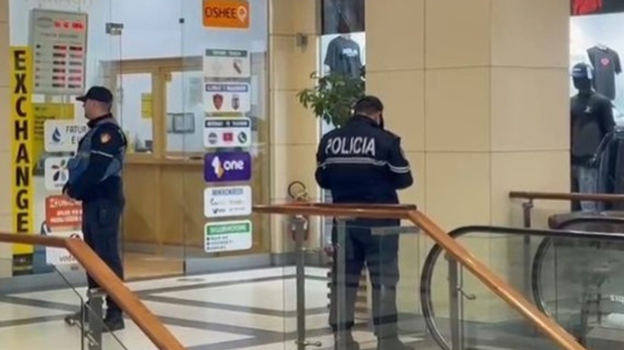 “Autori mori lekët dhe u largua me motor”, zbulohet shuma e vjedhur në një këmbimore në ‘5 Maj’