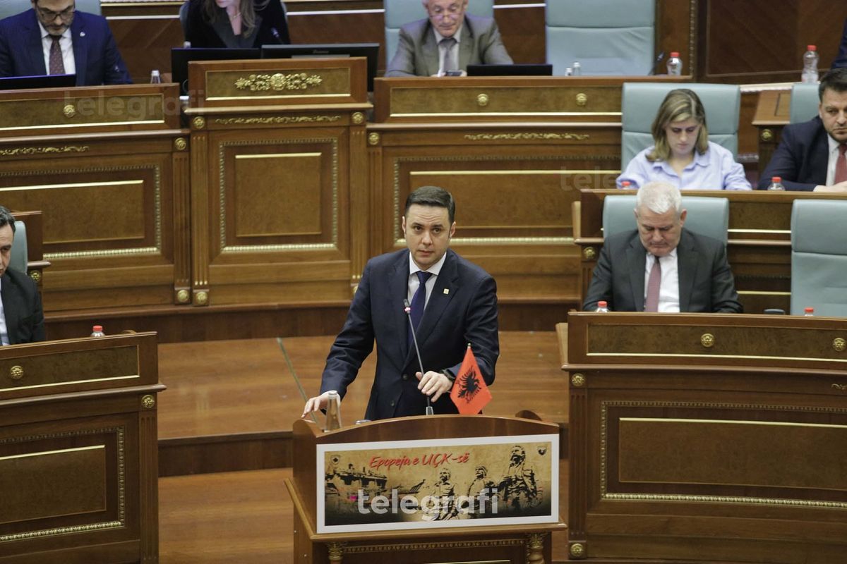 Abdixhiku me ironi: Kushtetuta ndërrohet natën, besomëni s’ka bereqet Abdixhiku me ironi: Kushtetuta ndërrohet natën, besomëni s’ka bereqet
