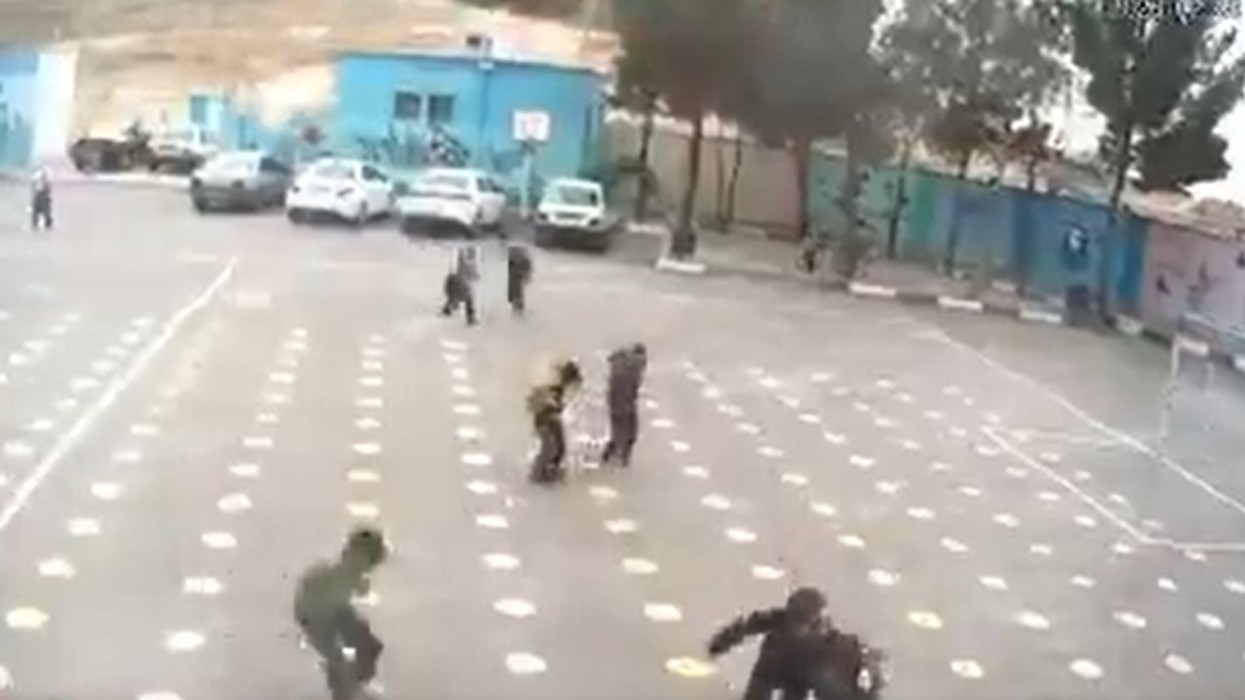 Pamjet e kamerave të shkollës shfaqin momentet e sulmit amerikano-izraelit në Iran