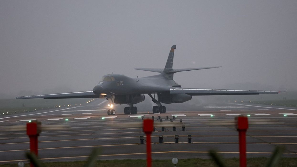 SHBA‑ja dërgon në Britani aeroplanin bombardues që mund të bartë 24 raketa - pritet ta shfrytëzojë ndaj Iranit SHBA‑ja dërgon në Britani aeroplanin bombardues që mund të bartë 24 raketa - pritet ta shfrytëzojë ndaj Iranit