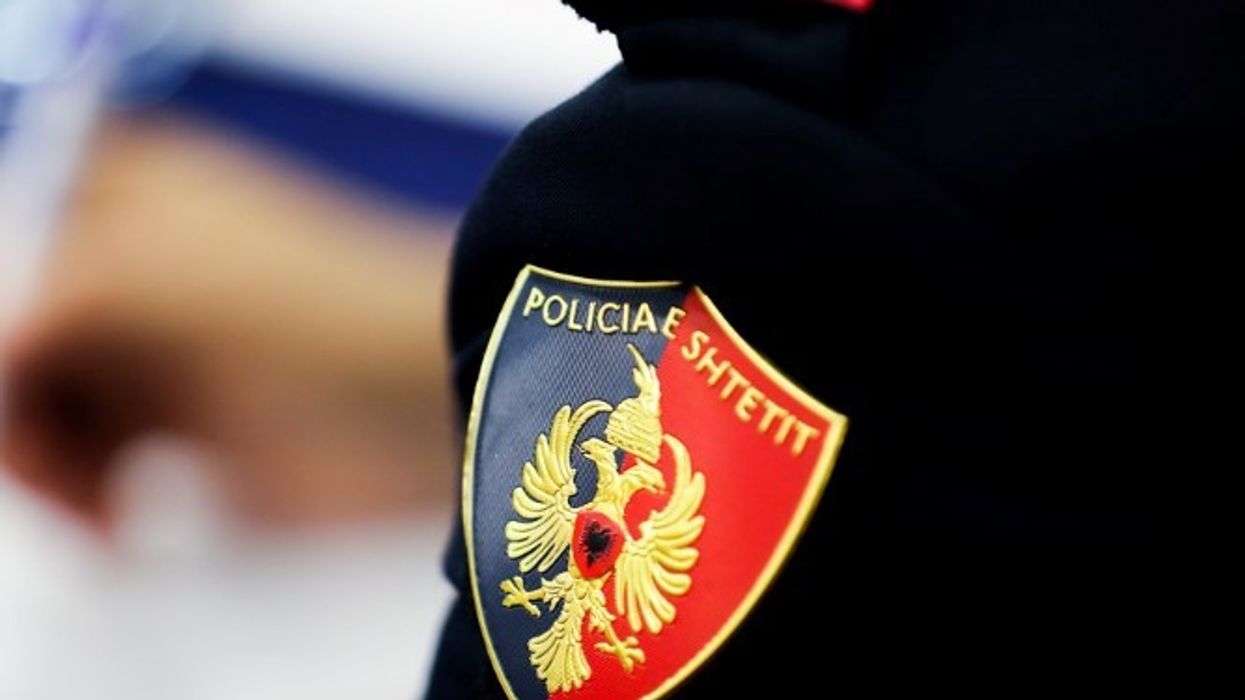 Aksioni i SPAK-ut, arrestohet një punonjës police - i lidhur me grupin e Vlorës Aksioni i SPAK-ut, arrestohet një punonjës police - i lidhur me grupin e Vlorës