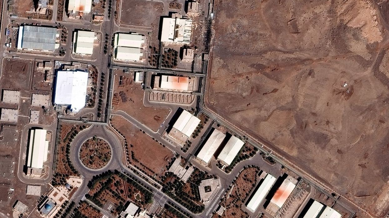 SHBA-ja dhe Izraeli shqyrtojnë dërgimin e forcave speciale për të sekuestruar rezervat bërthamore të Iranit SHBA-ja dhe Izraeli shqyrtojnë dërgimin e forcave speciale për të sekuestruar rezervat bërthamore të Iranit