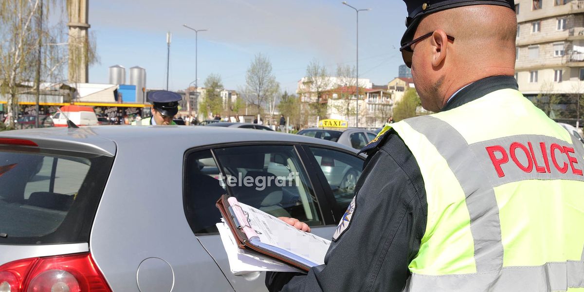 Mbi 1800 gjoba në një javë në rajonin e Gjilanit, policia shton kontrollet në trafik Mbi 1800 gjoba në një javë në rajonin e Gjilanit, policia shton kontrollet në trafik