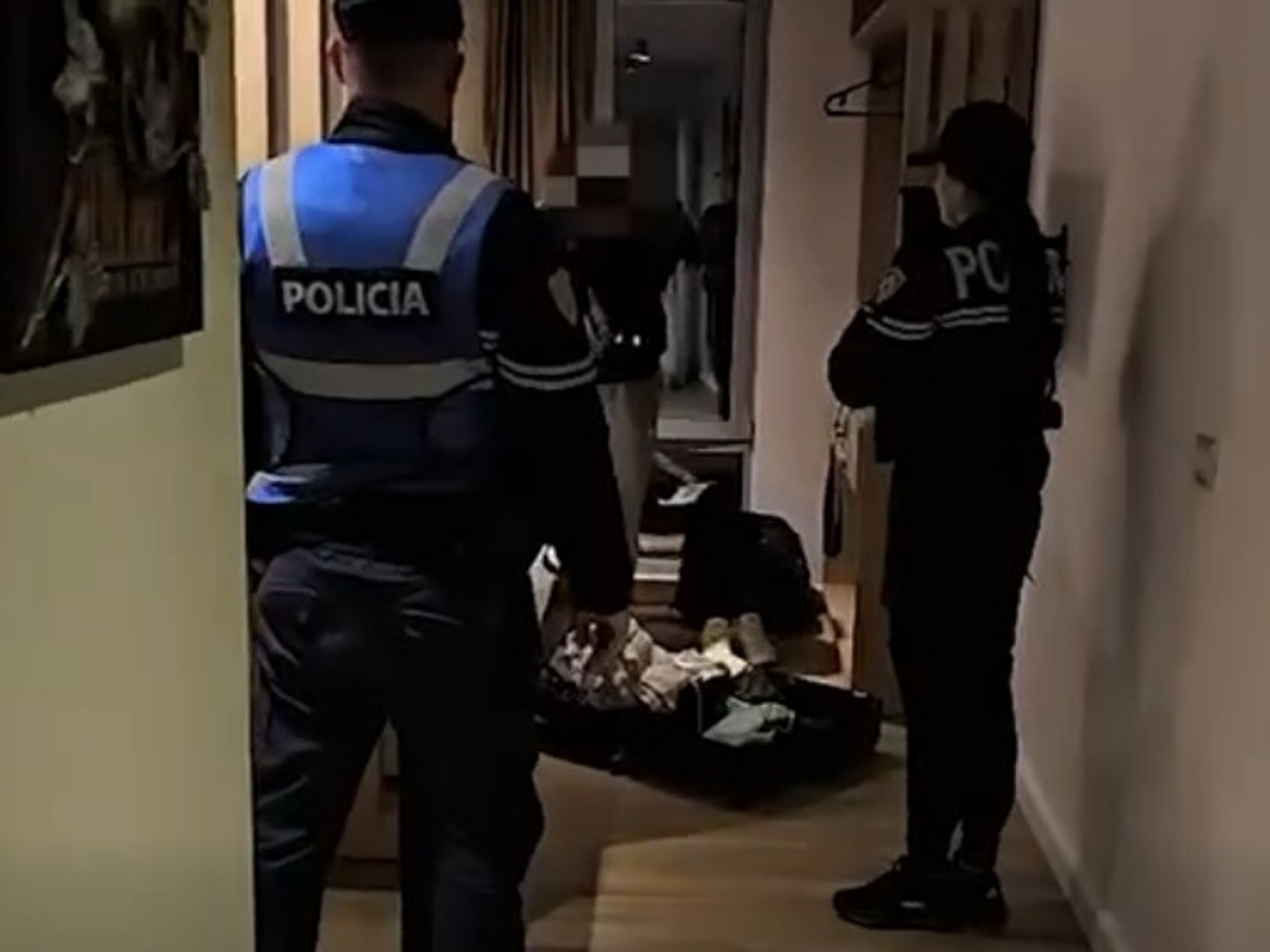 Brazilianeve u hapet dera me zjarrfikëse, goditet shtëpia e “shërbimeve” në Durrës Brazilianeve u hapet dera me zjarrfikëse, goditet shtëpia e “shërbimeve” në Durrës