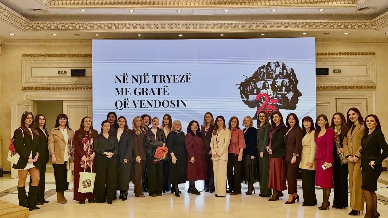 Banka Ekonomike organizon tryezë me gra lidere për 8 Mars dhe 25-vjetorin e themelimit Banka Ekonomike organizon tryezë me gra lidere për 8 Mars dhe 25-vjetorin e themelimit