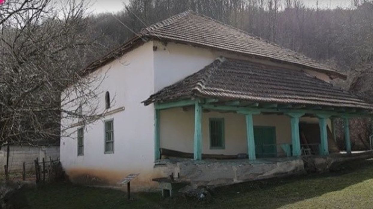 Xhamia 500 vjeçare në Ferizaj që shërbeu si shkollë dhe si strehë për UÇK-në Xhamia 500 vjeçare në Ferizaj që shërbeu si shkollë dhe si strehë për UÇK-në