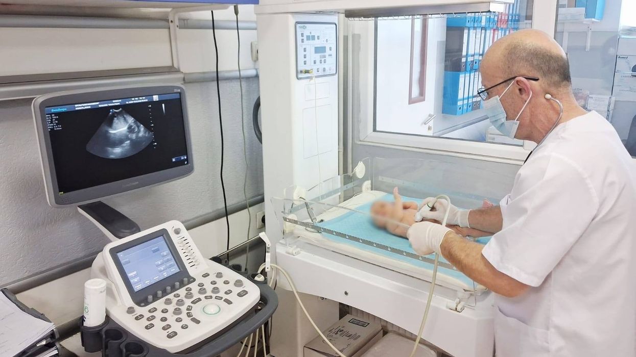 Mbi 1 700 foshnja të sapolindura në Mitrovicë kalojnë ekzaminime të detajuara mjekësore Mbi 1 700 foshnja të sapolindura në Mitrovicë kalojnë ekzaminime të detajuara mjekësore