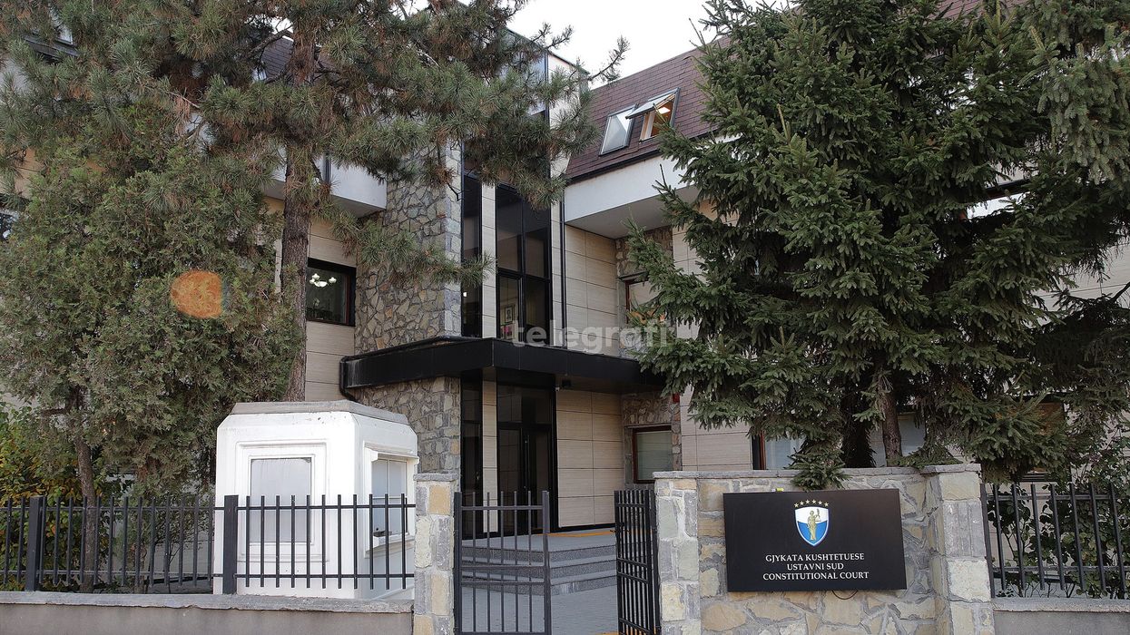 LVV dorëzon në Kushtetuese dekretin e presidentes për shpërndarje të Kuvendit LVV dorëzon në Kushtetuese dekretin e presidentes për shpërndarje të Kuvendit