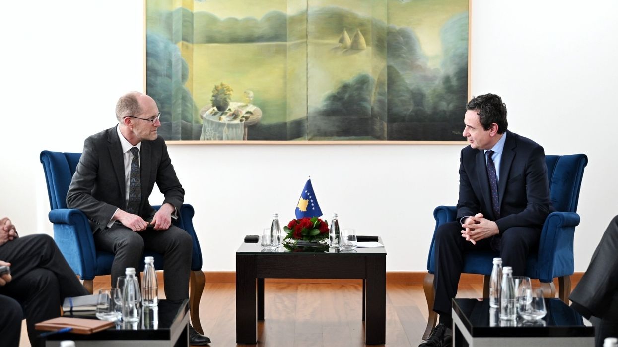 Kurti pret përfaqësuesit e BERZh-it, diskutohet për investime prej 400 milionë eurosh deri më 2027 Kurti pret përfaqësuesit e BERZh-it, diskutohet për investime prej 400 milionë eurosh deri më 2027