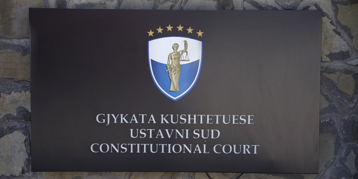 Kushtetuesja vendos masë të përkohshme në lidhje me dekretin e Osmanit Kushtetuesja vendos masë të përkohshme në lidhje me dekretin e Osmanit