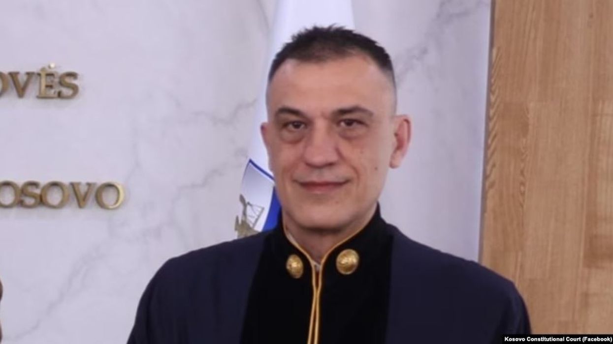 Gjyqtari Radomir Laban kërkoi të përjashtohet nga vendimmarrja për dekretin, Kushtetuesja nuk pranoi Gjyqtari Radomir Laban kërkoi të përjashtohet nga vendimmarrja për dekretin, Kushtetuesja nuk pranoi