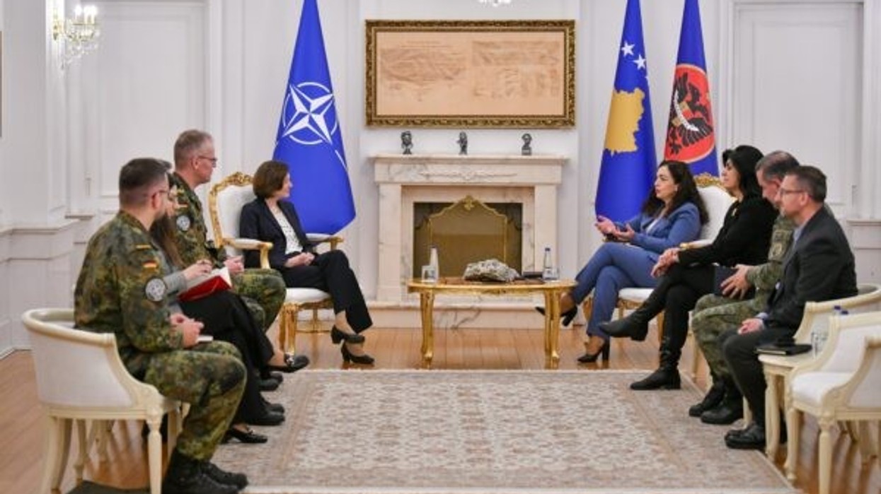 Osmani priti gjeneral Lange dhe përfaqësuesen e NATO-s: Kontributi i tyre, i çmuar për vendin