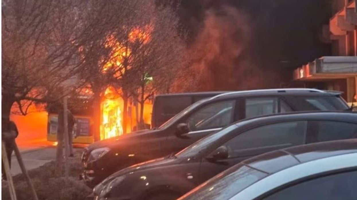 Gjashtë të vdekur nga zjarri në një autobus në Zvicër, dëshmitari shqiptar: Ai i hodhi vetes benzinë dhe pastaj i vuri flakën vetes Gjashtë të vdekur nga zjarri në një autobus në Zvicër, dëshmitari shqiptar: Ai i hodhi vetes benzinë dhe pastaj i vuri flakën vetes