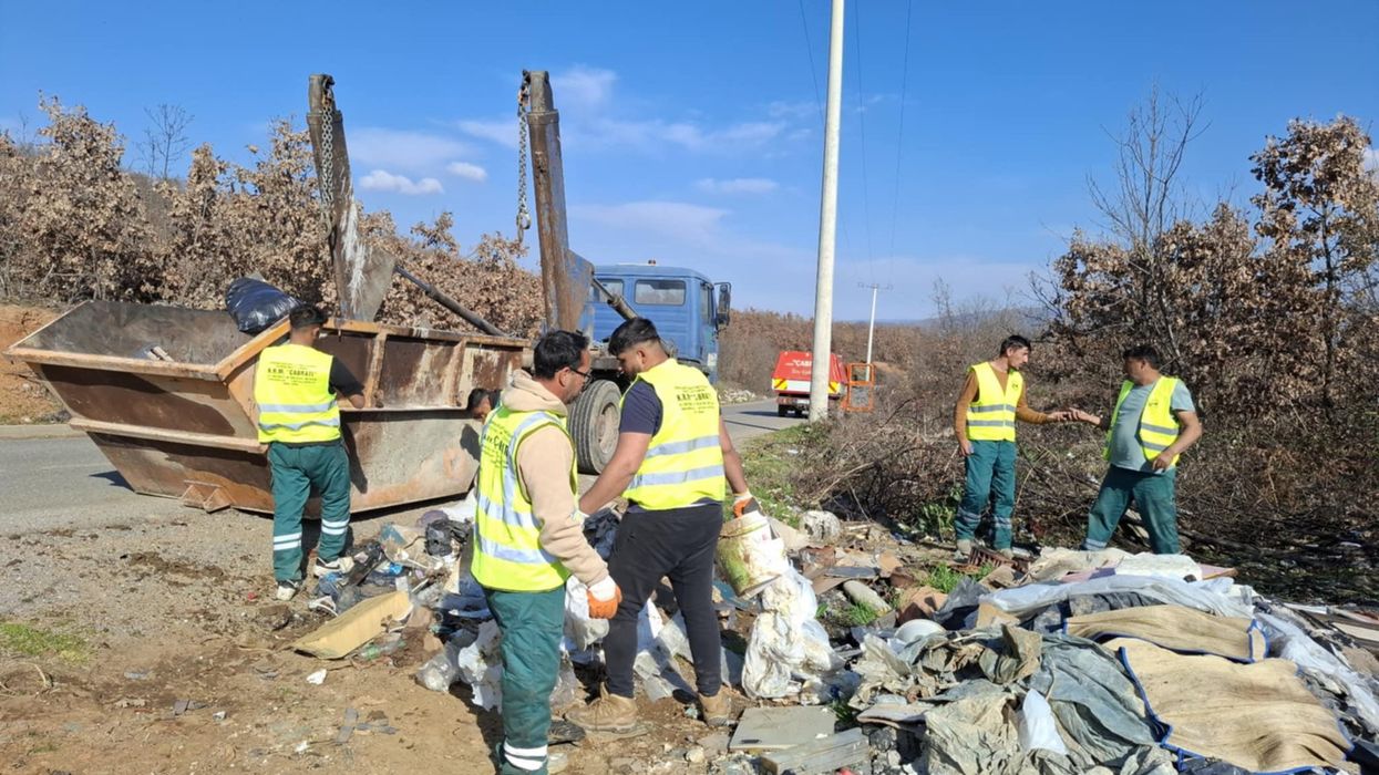 Largohen deponitë ilegale të mbeturinave në rrugën Cërmjan – Jabllanicë Largohen deponitë ilegale të mbeturinave në rrugën Cërmjan – Jabllanicë