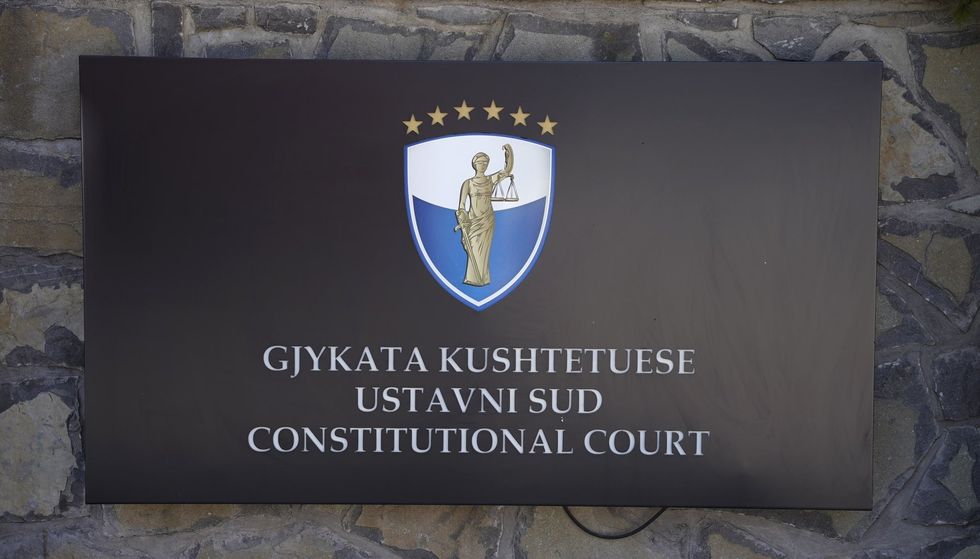 Zgjedhje të jashtëzakonshme apo procedurë të re për presidentin: Çfarë pritet nga Kushtetuesja për dekretin e Osmanit?