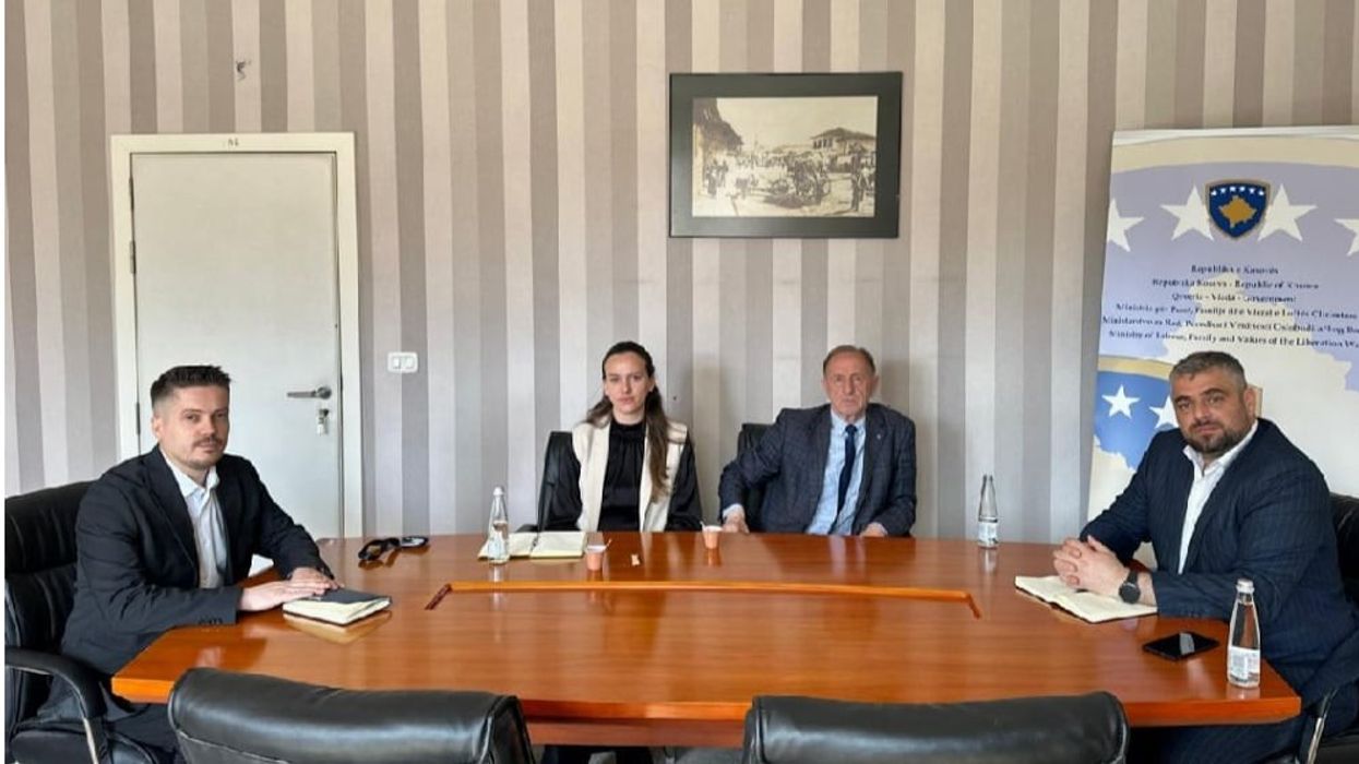 Takim mbi pagën minimale, Hoti premton mbështetje për punëtorët privatë dhe sindikatat Takim mbi pagën minimale, Hoti premton mbështetje për punëtorët privatë dhe sindikatat