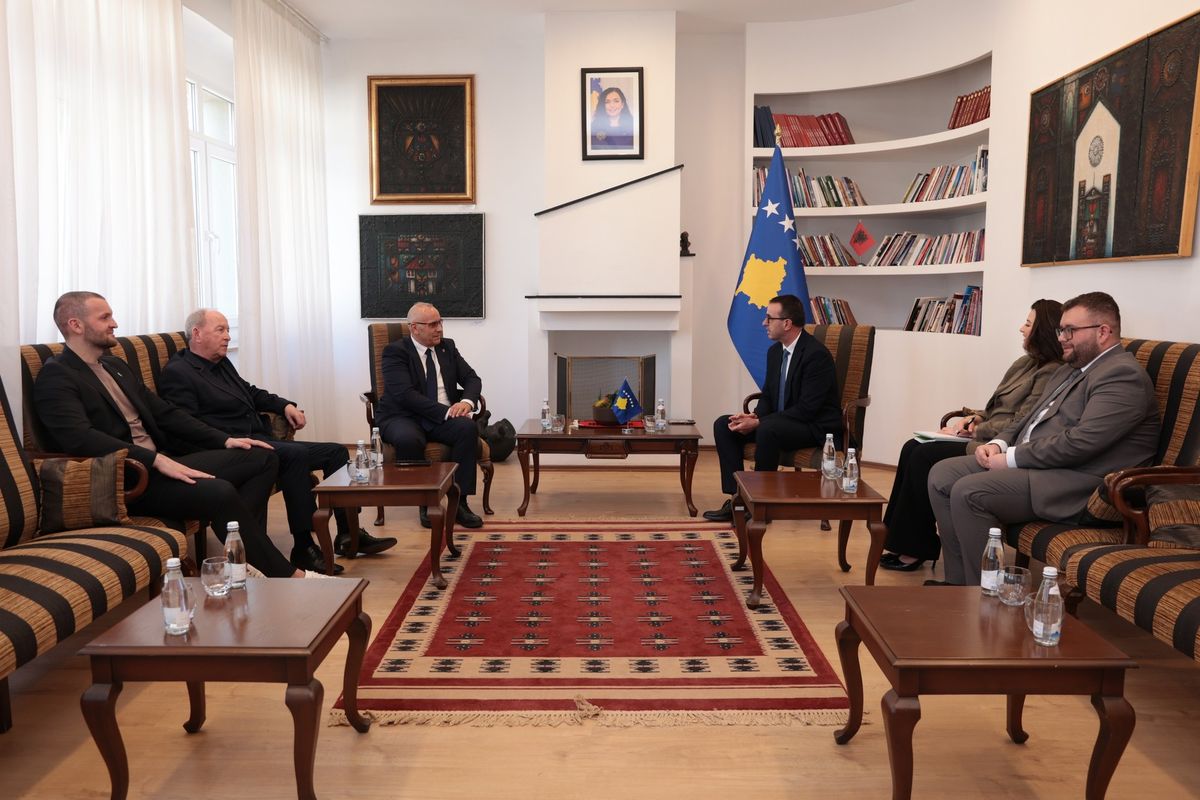 Ministri i ri i Sportit pret drejtuesit e FFK-së: Pajtohen për bashkëpunim Ministri i ri i Sportit pret drejtuesit e FFK-së: Pajtohen për bashkëpunim