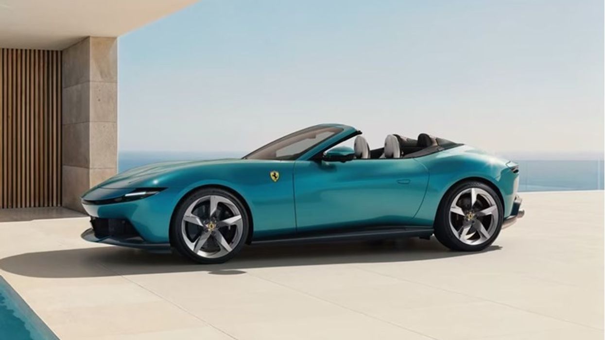 Ferrari prezanton Amalfi Spider - V8 me 640 kuaj-fuqi nën qiellin e hapur Ferrari prezanton Amalfi Spider - V8 me 640 kuaj-fuqi nën qiellin e hapur