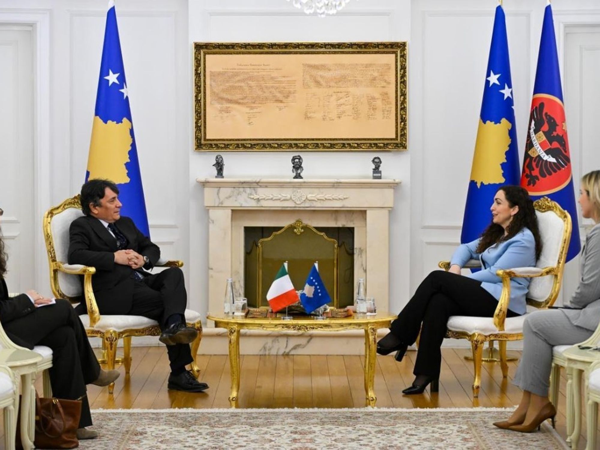 Zhvillimet politike dhe bashkëpunimi bilateral në fokus të takimit Osmani-Antonini Zhvillimet politike dhe bashkëpunimi bilateral në fokus të takimit Osmani-Antonini