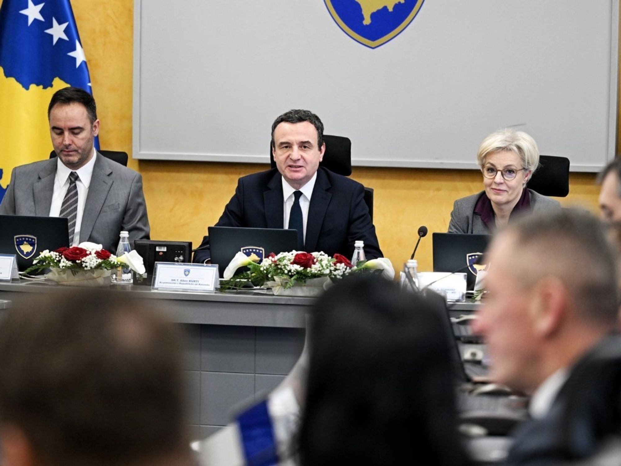 Qeveria ndan 500 mijë euro për qytetarët e prekur në Lindjen e Mesme Qeveria ndan 500 mijë euro për qytetarët e prekur në Lindjen e Mesme