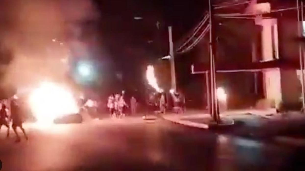 Protesta të dhunshme në Kubë - Digjen zyret e Partisë Komuniste Protesta të dhunshme në Kubë - Digjen zyret e Partisë Komuniste