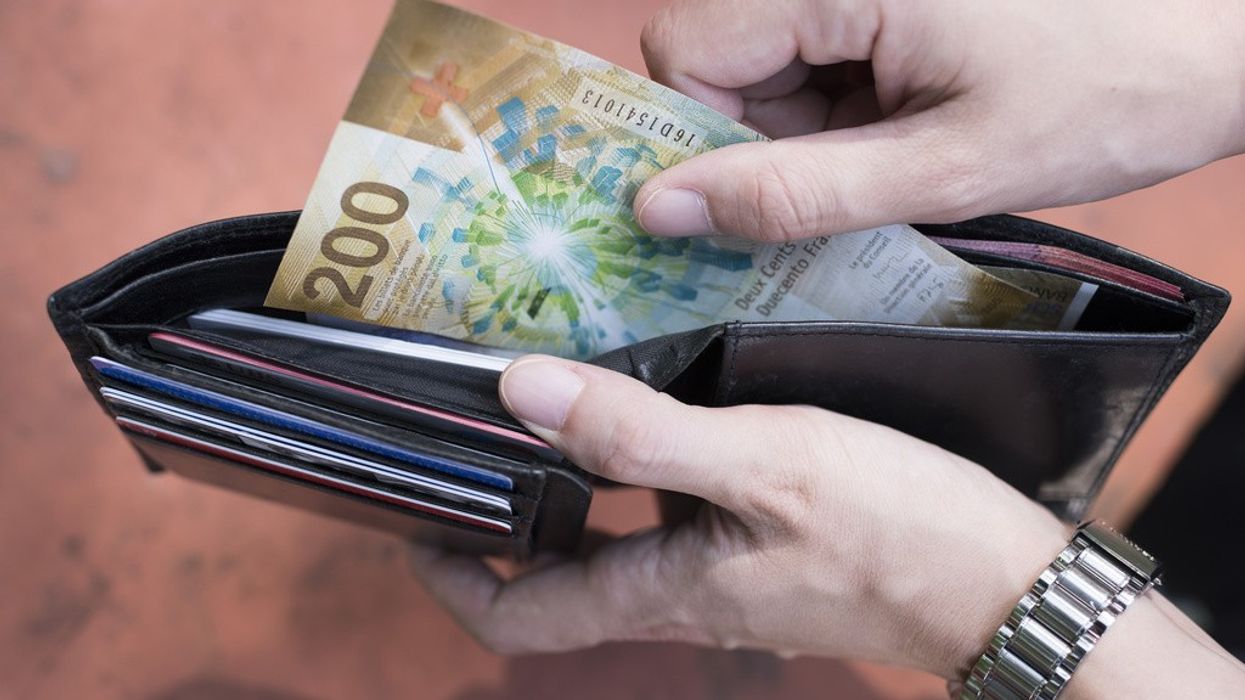Burg e dëbim nga Zvicra, 64-vjeçarja nga Kosova mashtron dhe i merr pensionistit mbi një milion franga Burg e dëbim nga Zvicra, 64-vjeçarja nga Kosova mashtron dhe i merr pensionistit mbi një milion franga