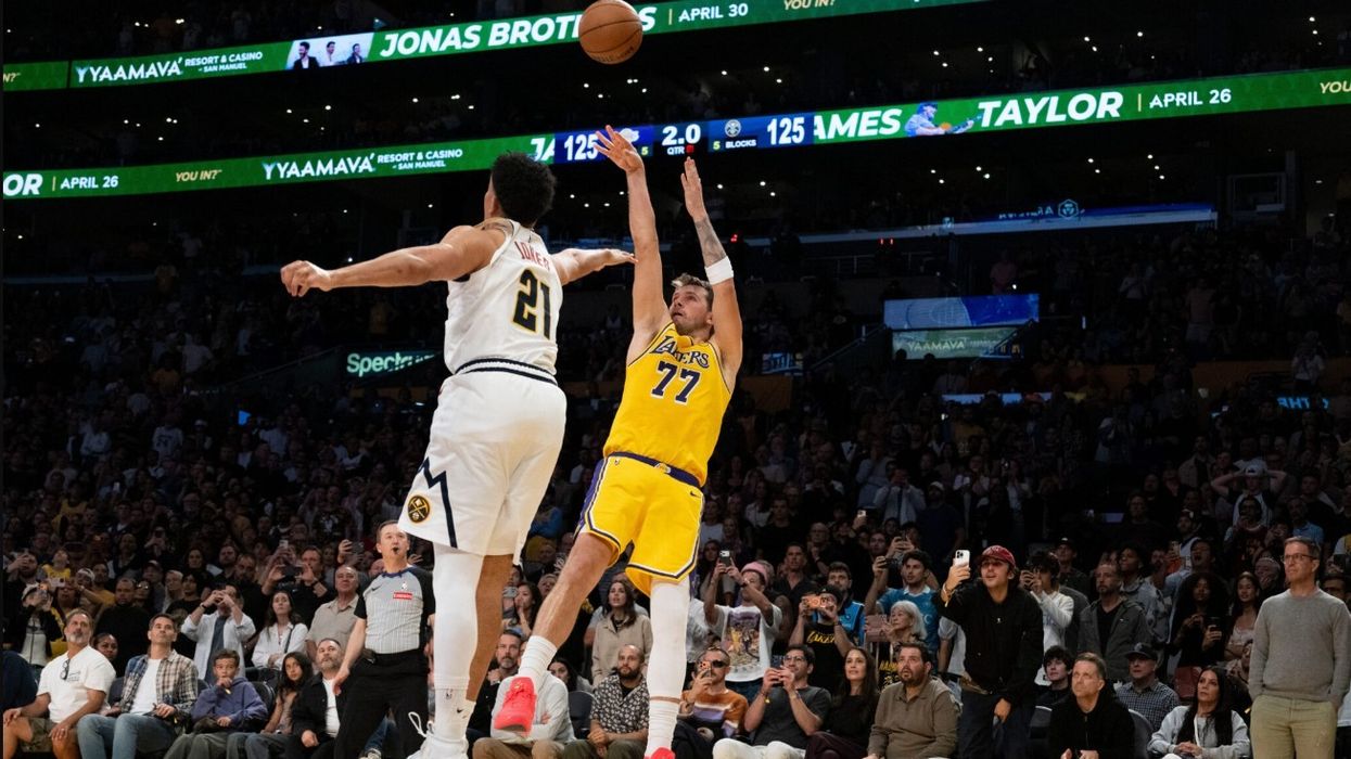 Lakers triumfojnë në ndeshjen më dramatike të sezonit në NBA Lakers triumfojnë në ndeshjen më dramatike të sezonit në NBA