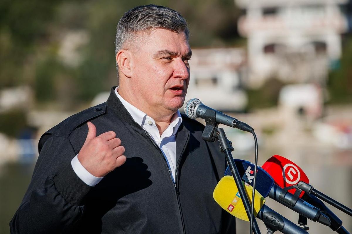 Presidenti kroat për armatosjen e Serbisë: Ata po furnizohen edhe me armë sulmi, kjo më shqetëson Presidenti kroat për armatosjen e Serbisë: Ata po furnizohen edhe me armë sulmi, kjo më shqetëson