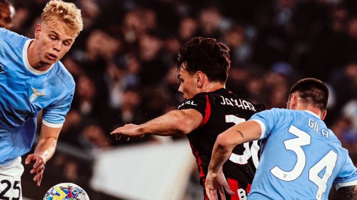 AC Milani s’përfiton nga gabimi i Interit, mposhtet nga Lazio AC Milani s’përfiton nga gabimi i Interit, mposhtet nga Lazio
