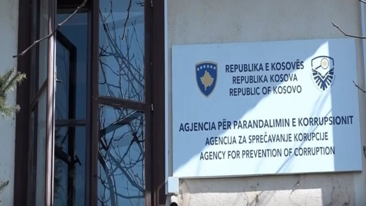 Edhe mjekët e profesorët tani obligohen të deklarojnë pasurinë, burg deri në 5 vjet për mosdeklarim Edhe mjekët e profesorët tani obligohen të deklarojnë pasurinë, burg deri në 5 vjet për mosdeklarim