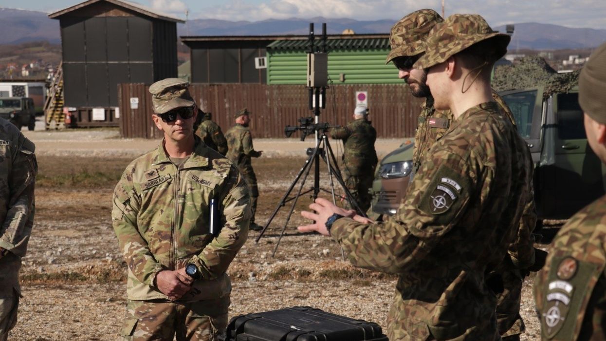 KFOR prezanton kapacitetet kundër dronëve në kampin Bondsteel KFOR prezanton kapacitetet kundër dronëve në kampin Bondsteel