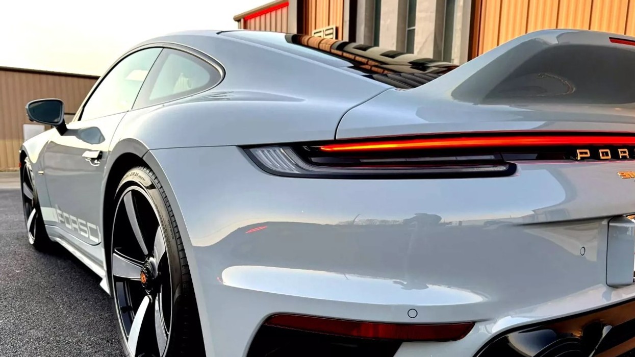 Ky Porsche 911, i shitur për herë të parë në vitin 2025, u rishit për pothuajse dyfishin e çmimit fillestar