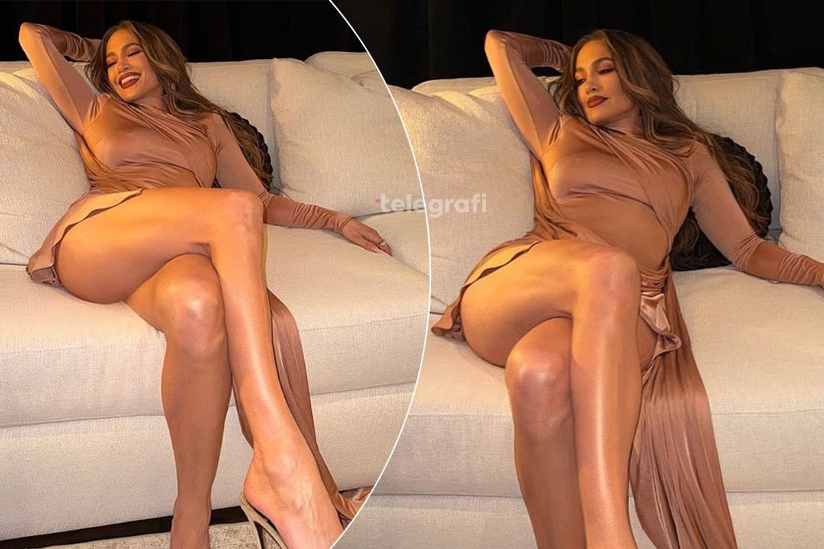 Jennifer Lopez mahnit me pamjen e saj elegante dhe linjat perfekte Jennifer Lopez mahnit me pamjen e saj elegante dhe linjat perfekte
